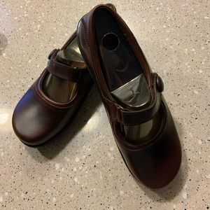 Klogs Ashford Mahogany Size 7M Brand New!!